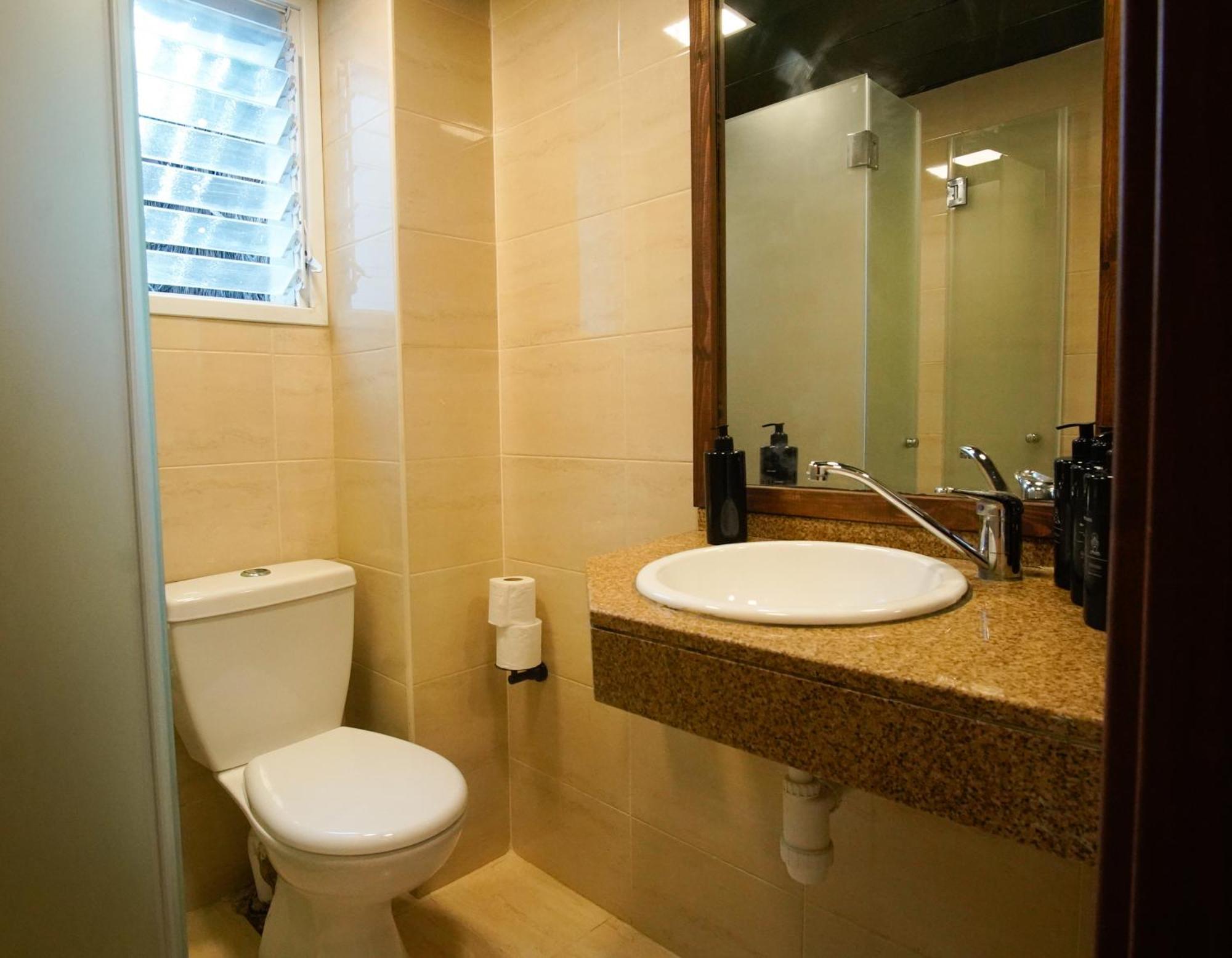 Selina Frishman Tel Aviv Quarto foto